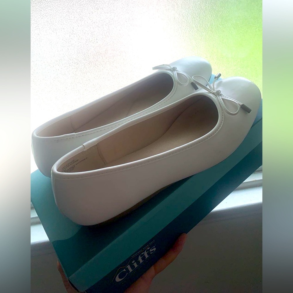 Cliffs by White Mountain Womens Aubrie Ballet Flats Women’s 8